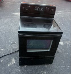Whirlpool 30-Inch Freestanding Electric Range (Color: Black on Black
