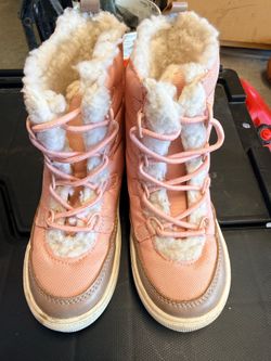 Snow boots