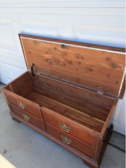 Vintage Lane cedar chest
