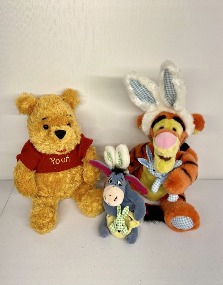 DISNEY LOT OF WINNIE THE POOH TIGGER AND EEYORE EASTER PLUSH  ♥️