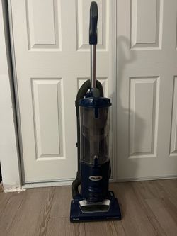 Shark swivel vacuum