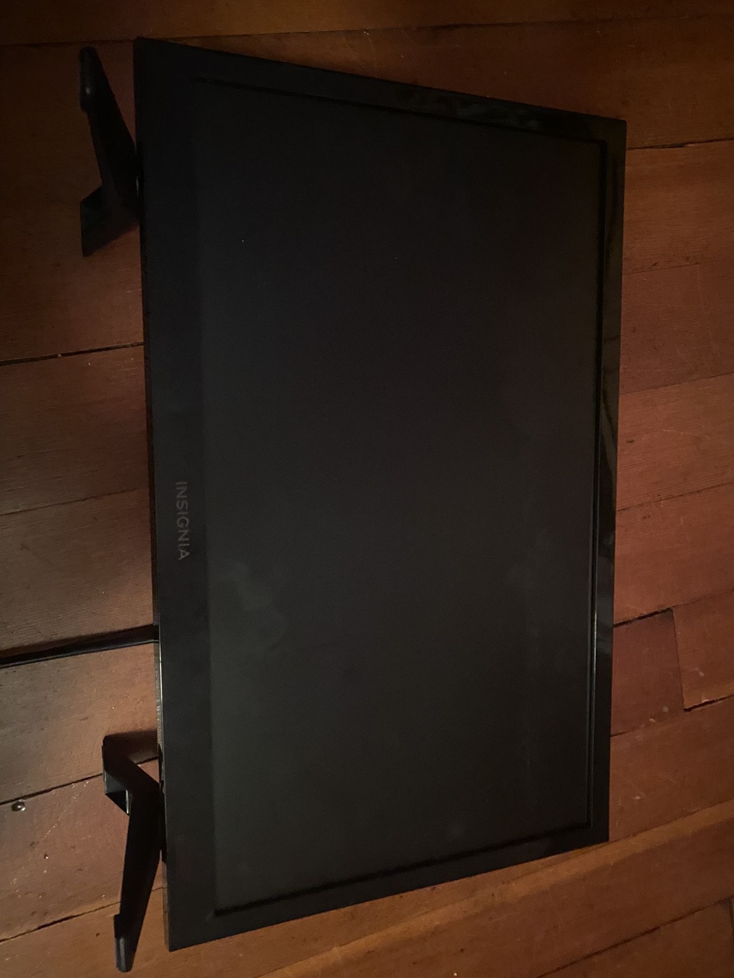 Insignia 18” TV