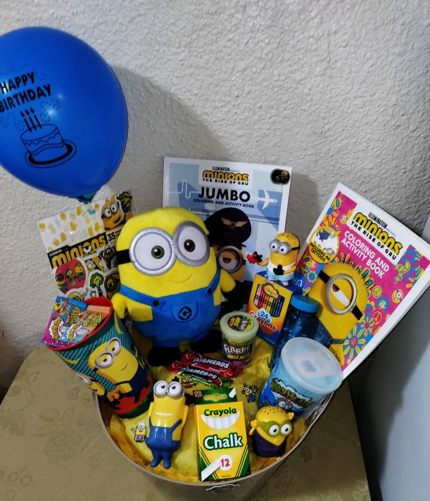 MINIONS BIRTHDAY GIFT BASKET. ( PICK UP IN MODESTO.)
