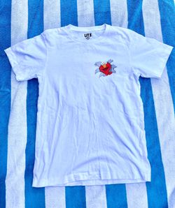 Uniqlo x Kaws Sesame Street Elmo Tee