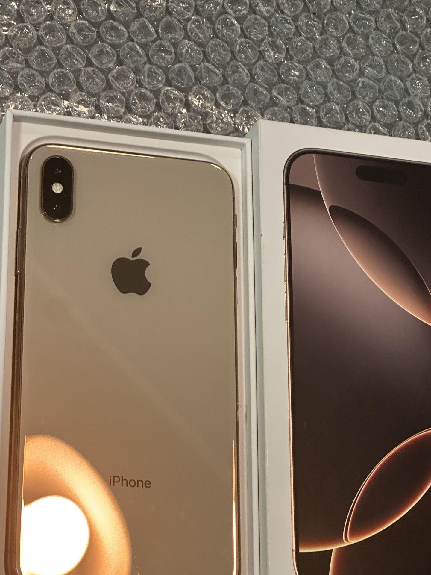 iPhone XS MAX 256GB UNLOCKED Gold Like New