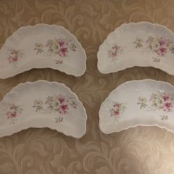 Set of 4 Antique Weimar (Germany) Bone Dishes 