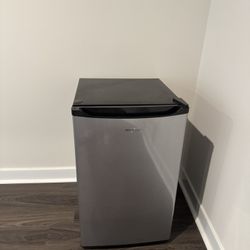 Whirlpool 4.3 Ft Mini Refrigerator