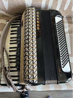 Hohner Atlantic IV De Luxe, a classic German-built