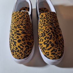 Nike womens Court Legacy Leopard Slip-On