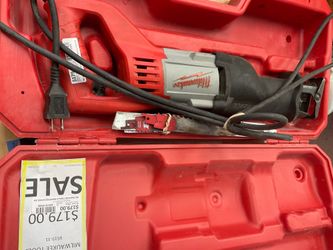 Milwaukee tool in case SAW