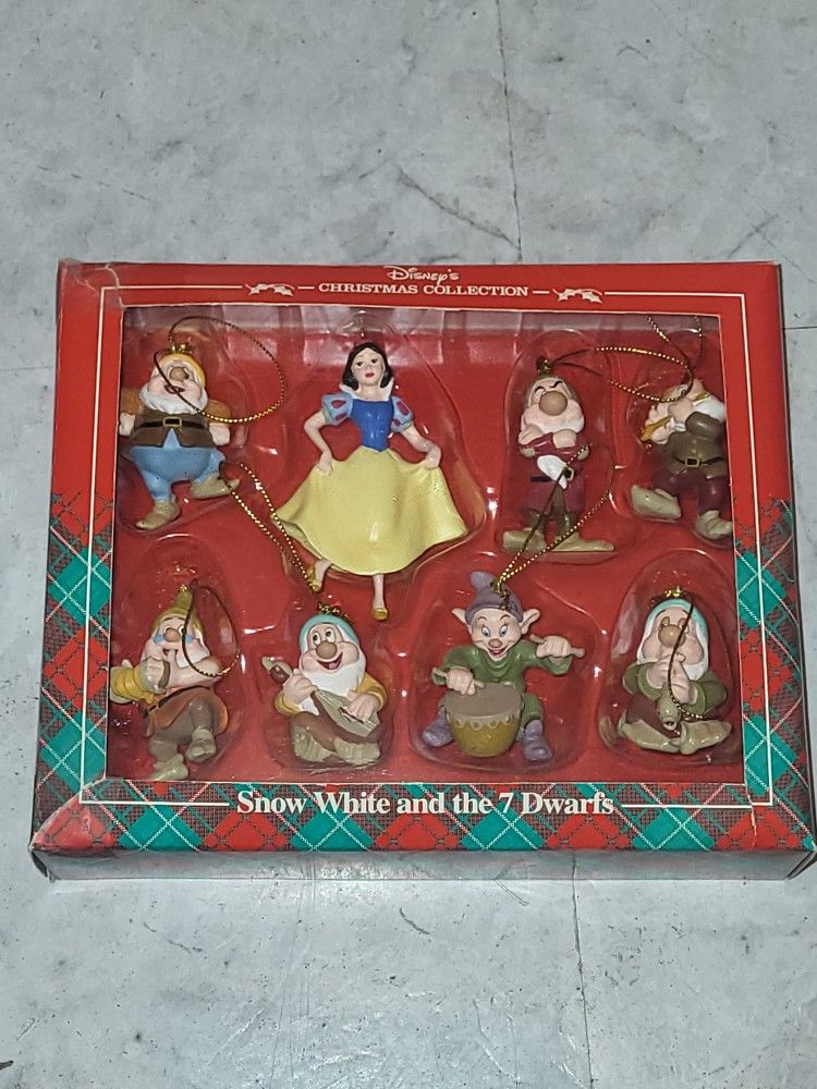 RARE Disney's Snow White And The 7 Dwarfs Story Book ORNAMENTS  Christmas Holidays Figurines