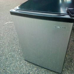 Daewoo Mini Fridge