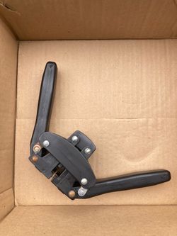 Home brewing beer bottle capper and caps and bottle capping tool