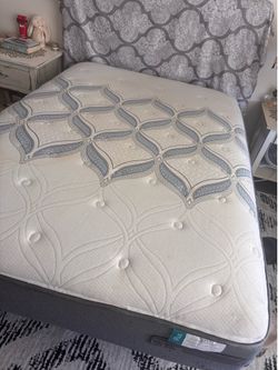 Full size sealy posturepedic med. Firm