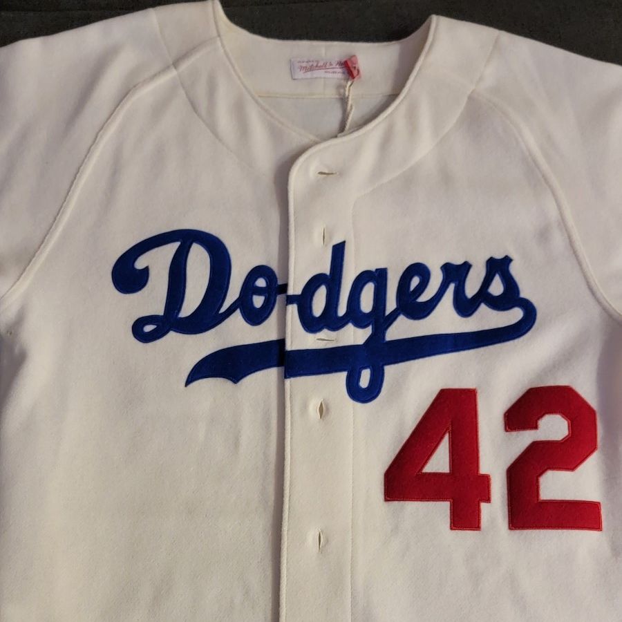 Womens Dodgers Jersey for Sale in Chino Hills, CA - OfferUp