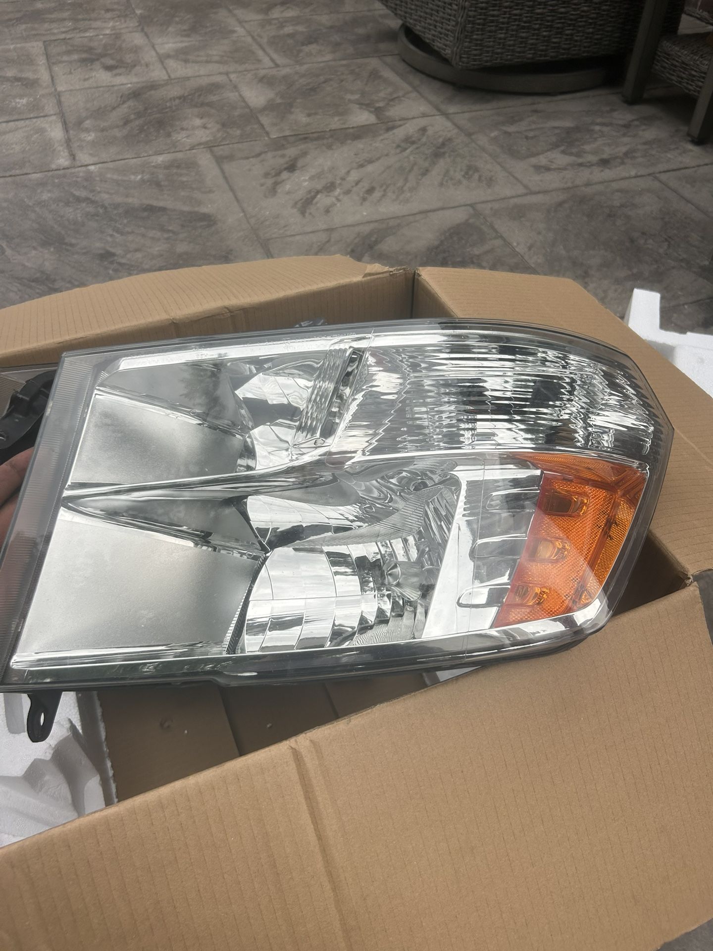 2016 Ram 1500 Headlights With Bulbs Amber Color