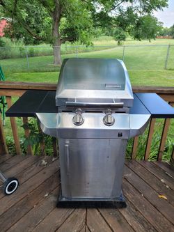 Char-Broil Two buner, Ready to use (cleaned up)