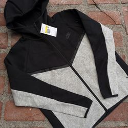 Nike Tech Black/Grey