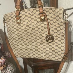 Large Like Me, Michael Kors, Cross Body Purse. 