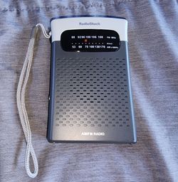 RadioShack Analog AM/FM Pocket Radio working condition