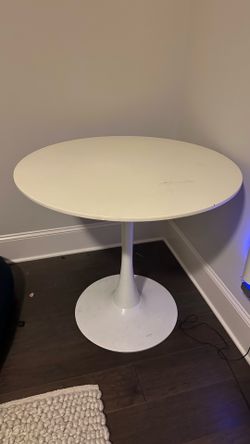 White round wood table - 35”