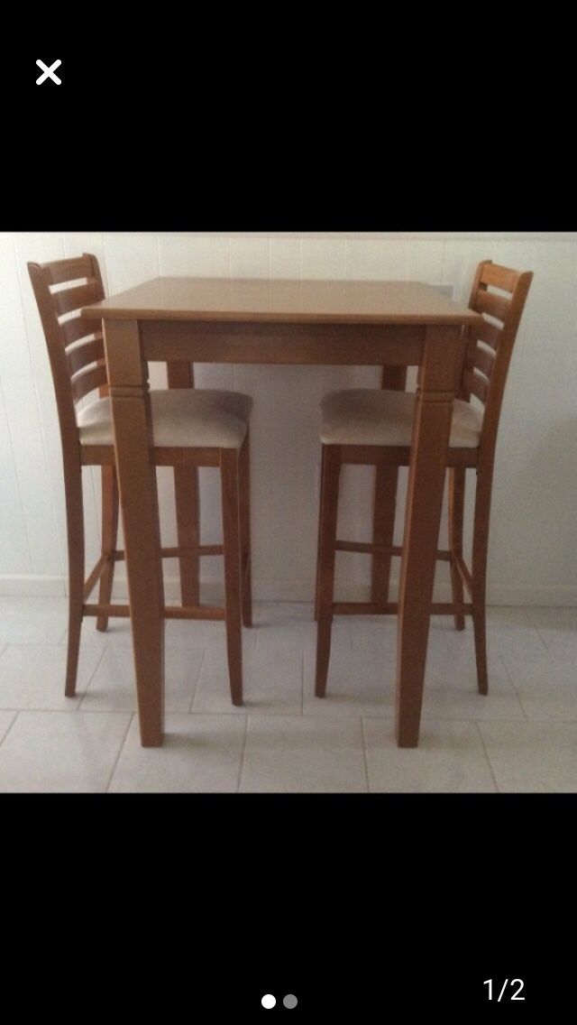 Cherry pub table with 2 stools / Brand New