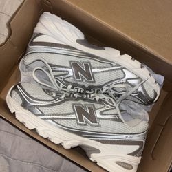 Women’s New Balance 740 Size 9