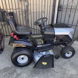 Murray MT100 42 in. 13.5 HP 500cc E1350 Series Briggs and Stratton Engine 6-Speed Manual Gas Riding