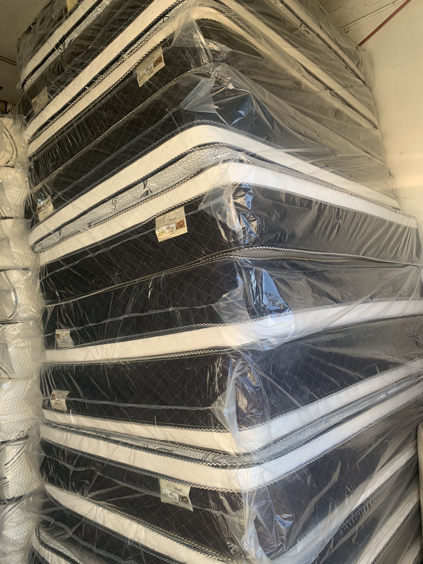 🔆🛏Mattress Pillow Top 💤🔅 ❇️Memory Foam ✳️All Sizes In Stock ✴️SAME DAY DELIVERY🚚 ✅Queen sizes $199 ✅Full sizes $180 ✅Twin sizes $120 ✅Cal king