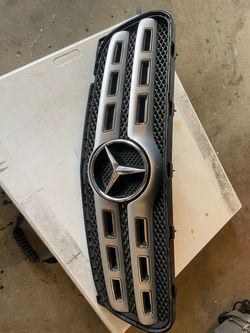 Mercedes-Benz Front Grille with Star Emblem