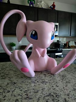 Pokémon Statue