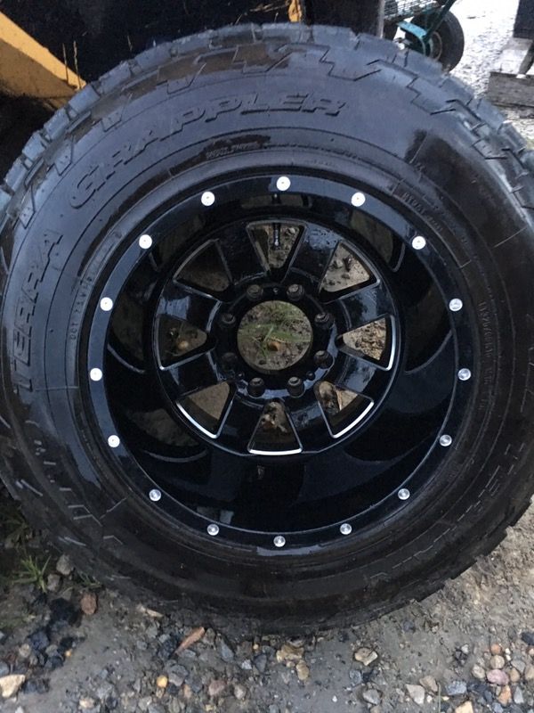 18x14 962s 8x170 325/65/18 nittos