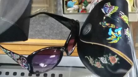 Ed Hardy sunglasses &case