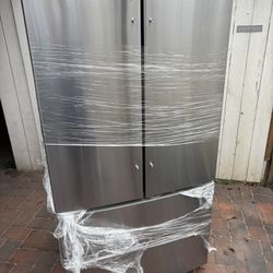 LG 23 cu. ft. French Door Counter-Depth Refrigerator 