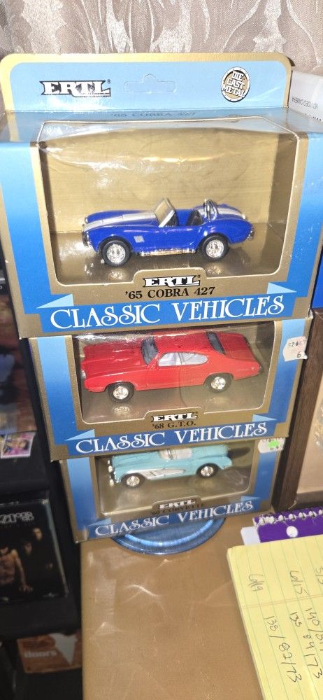 3 die cast 1:43 cars