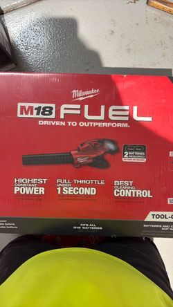 Dual battery blower