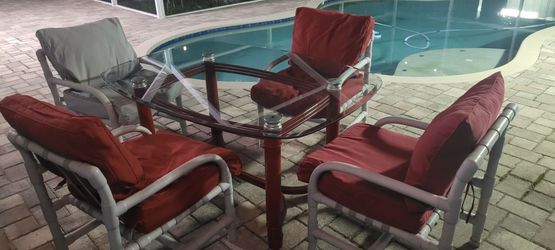Patio/ pool chairs with table