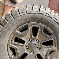 255/75r17 BF Goodrich Mud Terrain KM2