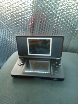 NINTENDO  DS  lite $40