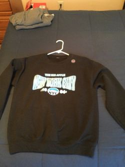 Small New York sweatshirt