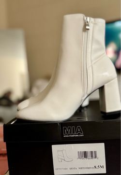 MIA Krysta White Stretch Ankle Boots Size 8.5