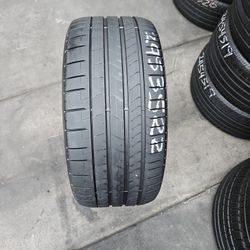 One 294/35/22 Pirelli PZERO 