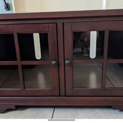 Mahoghany TV Stand  / 1 Shelve On Each Side /Like New