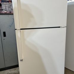 $200 GE Top Freezer 