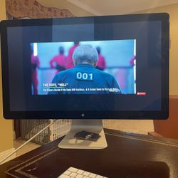 27 Inch Cinema Display (cracked On Edge)