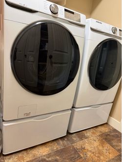 Washer and Gass Dryer/Lavadora y secadora