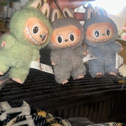 3 labubus from the macarons series !