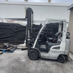 Forklift 