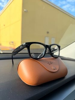 Ray-Ban Meta Smart Glasses with Case Gen 2