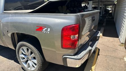 Chevrolet Silverado Bed for 2008 Crew Cab Short Bed!! Great Condition!!! Includes Tailgate!!!